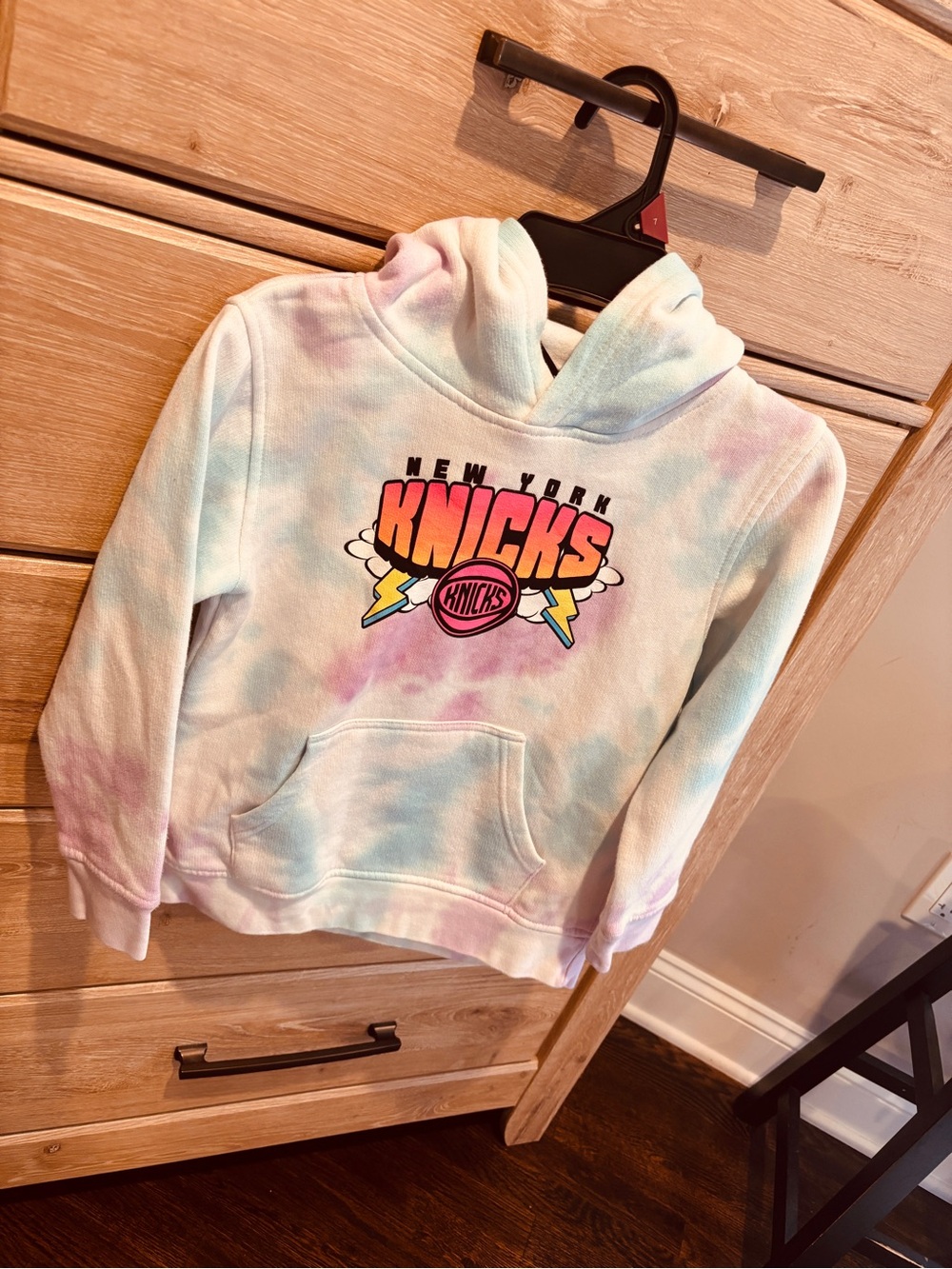Kids NY Knicks Tie-Dye Hooded Sweatshirt - Pastel Blue/Pink